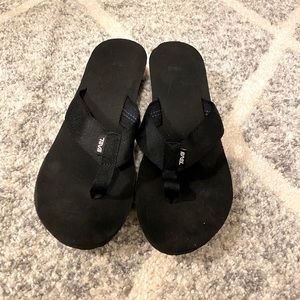 Women’s Teva Flip-flops Size 11
